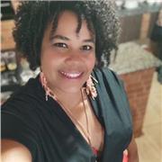 Professora de Inglês com graduação nos Estados Unidos e 16 anos de experiência na área